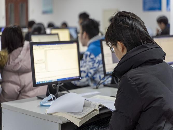 我校学子在北京市大学生集成电路设计竞赛中再获佳绩